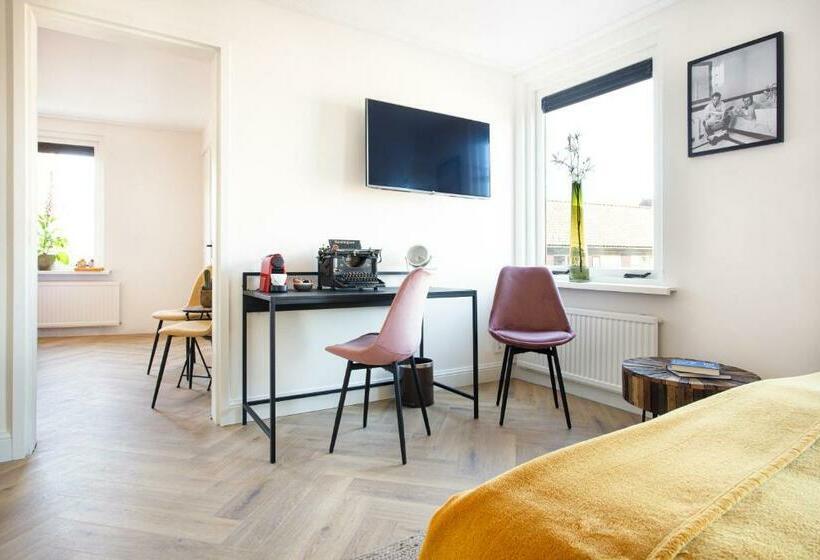 Family Suite, Snouck Van Loosen