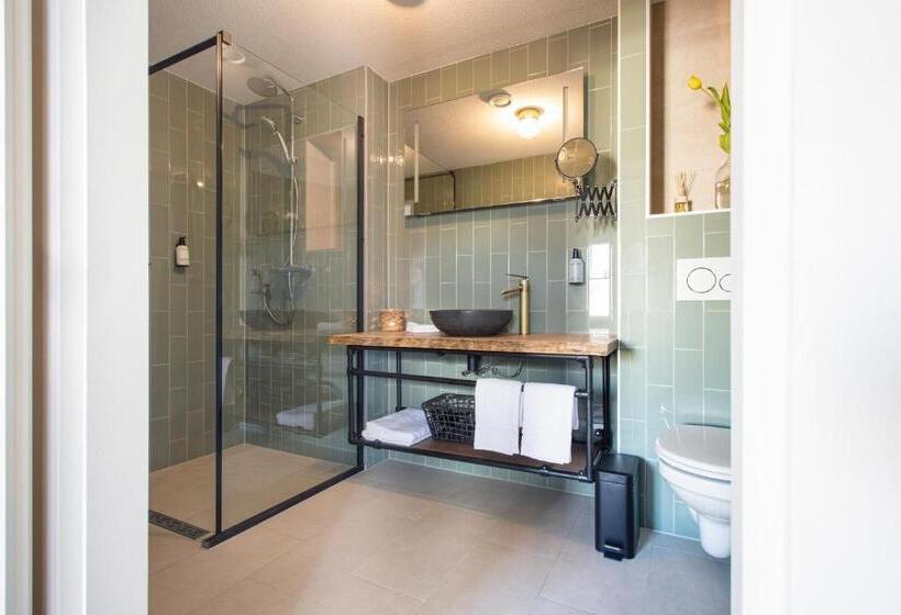 جناح عائلي, Snouck Van Loosen