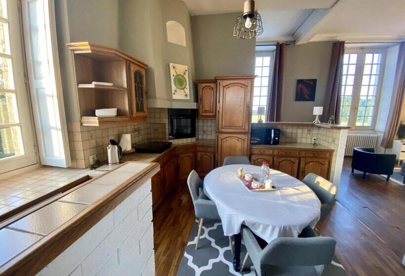 1 Bedroom Apartment Lake View, Hôtel Particulier Château Des Marais Proximité Et Vue Sur Le Lac De Grand Lieu