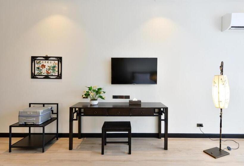 سوییت خانوادگی, Old Thai Heng