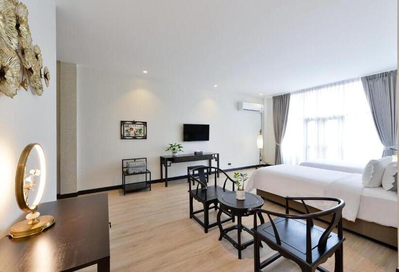 سوییت خانوادگی, Old Thai Heng