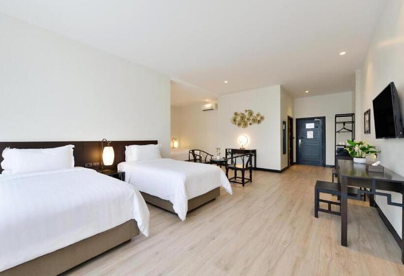 سوییت خانوادگی, Old Thai Heng