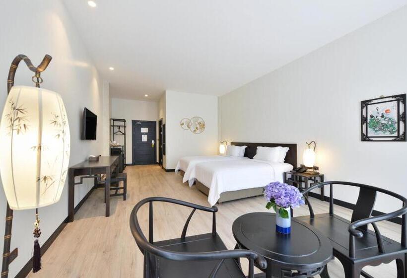 اتاق اجرایی, Old Thai Heng