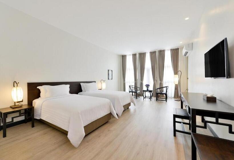 اتاق اجرایی, Old Thai Heng