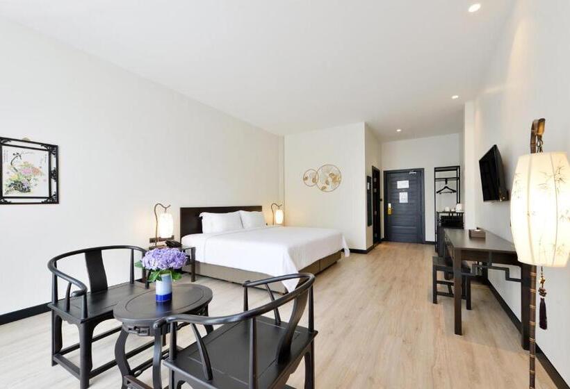 اتاق اجرایی, Old Thai Heng