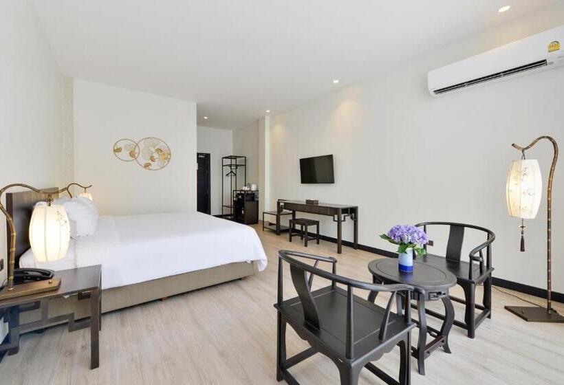 اتاق اجرایی, Old Thai Heng