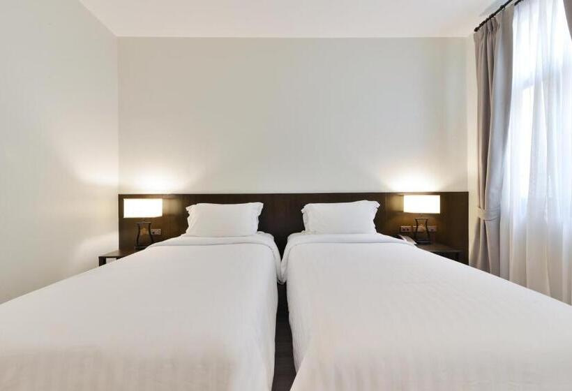 اتاق لوکس, Old Thai Heng