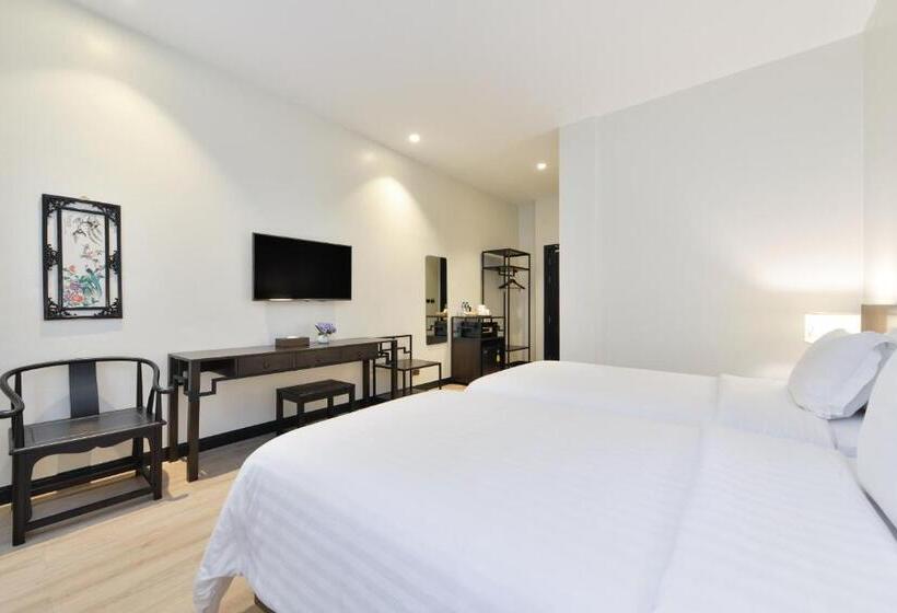 اتاق لوکس, Old Thai Heng