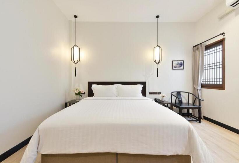 اتاق لوکس, Old Thai Heng