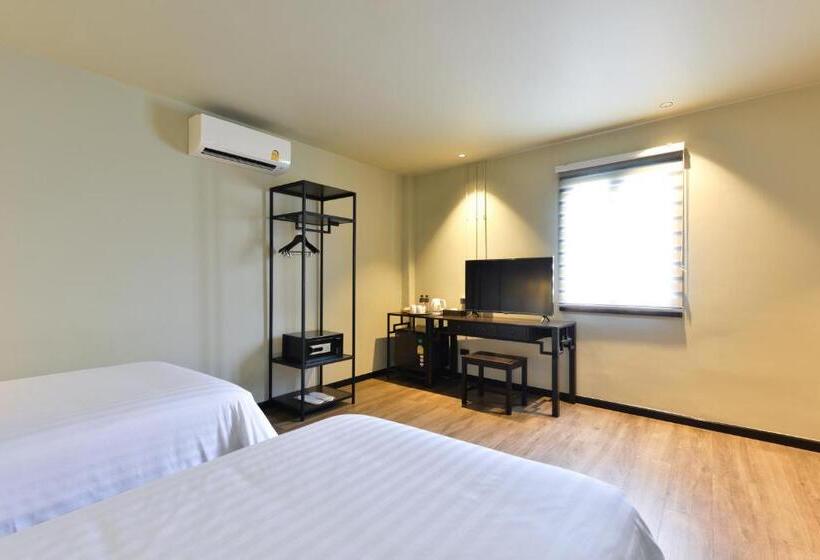 اتاق سوپریور, Old Thai Heng