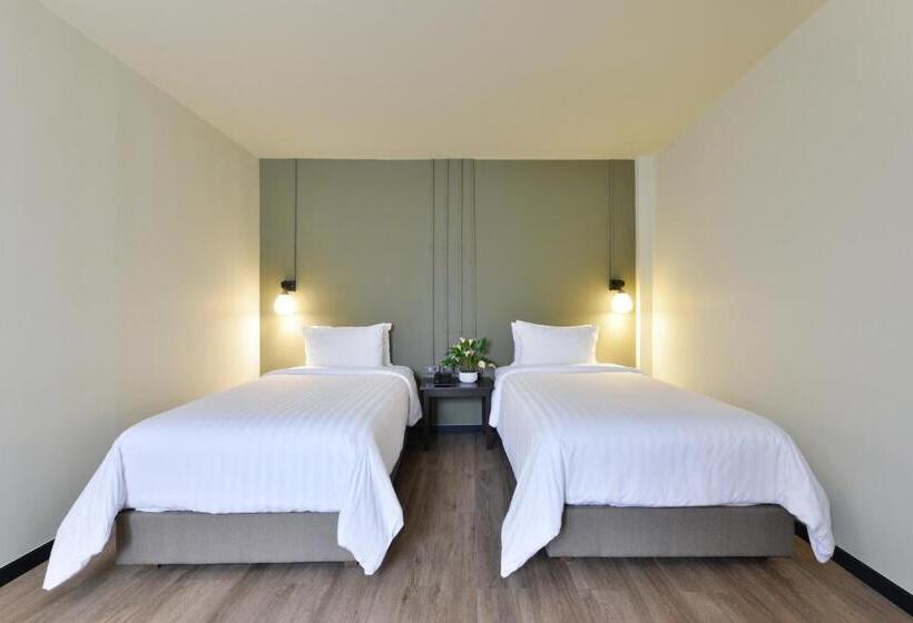 اتاق سوپریور, Old Thai Heng