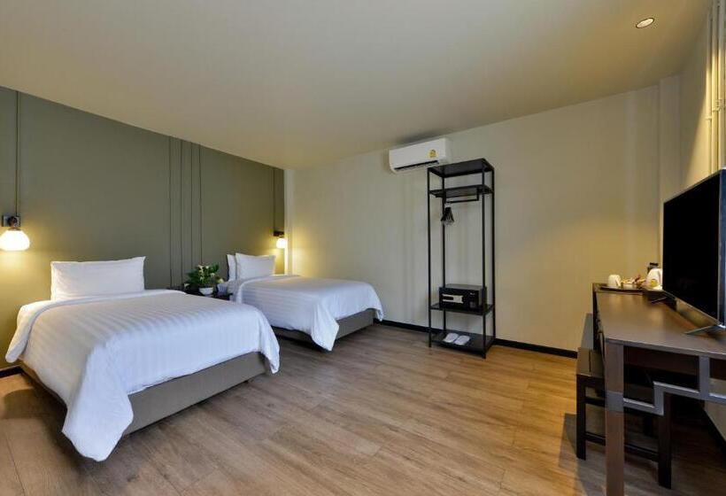 اتاق سوپریور, Old Thai Heng