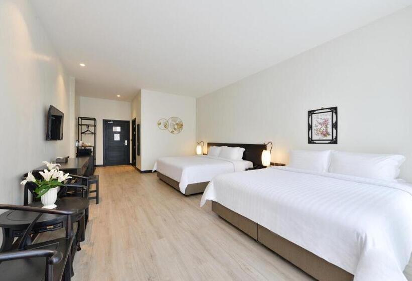 اتاق لوکس خانوادگی, Old Thai Heng