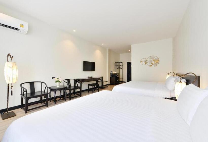 اتاق لوکس خانوادگی, Old Thai Heng