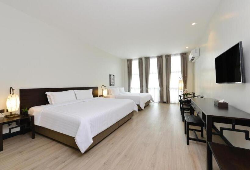 اتاق لوکس خانوادگی, Old Thai Heng