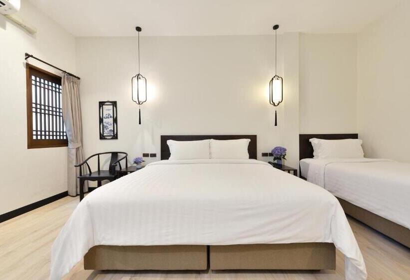 اتاق لوکس سه تخته, Old Thai Heng