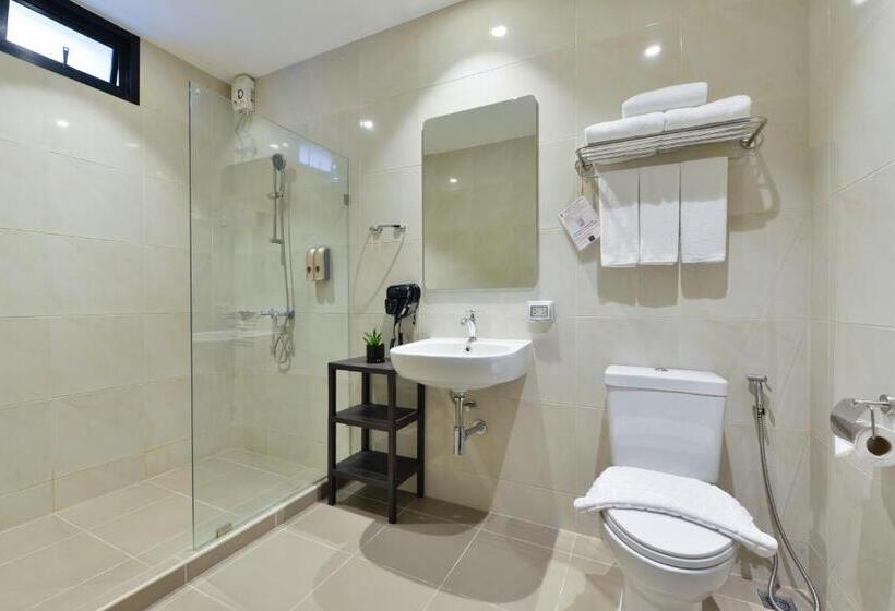 اتاق لوکس سه تخته, Old Thai Heng