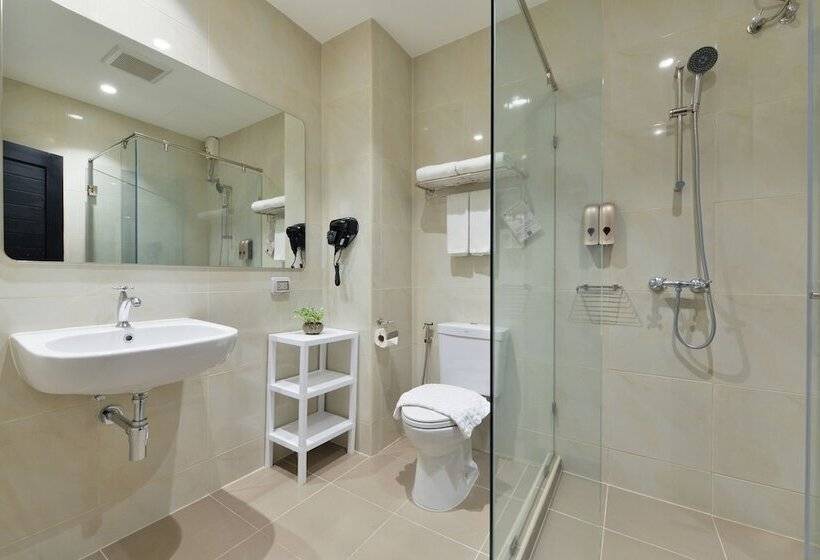 اتاق لوکس, Old Thai Heng