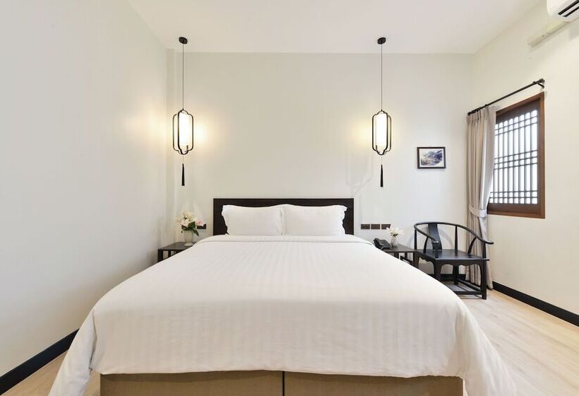 اتاق لوکس, Old Thai Heng