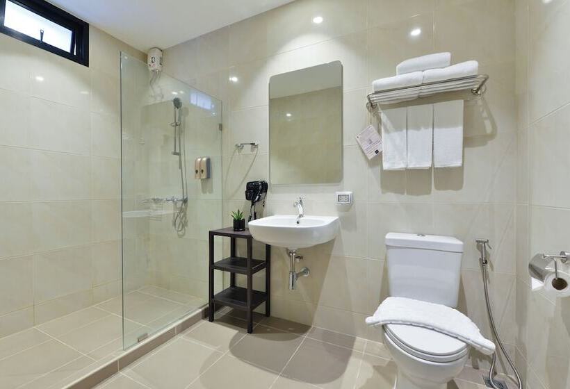 اتاق استاندارد سه نفره, Old Thai Heng