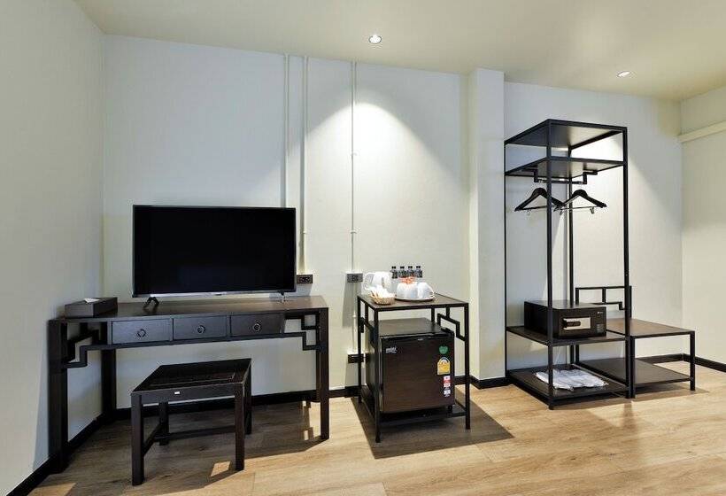 اتاق سوپریور, Old Thai Heng