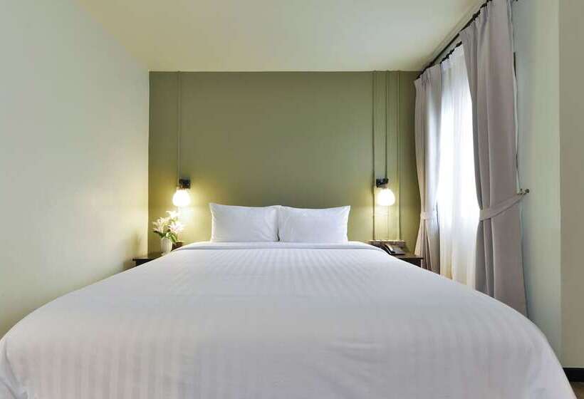 اتاق سوپریور, Old Thai Heng