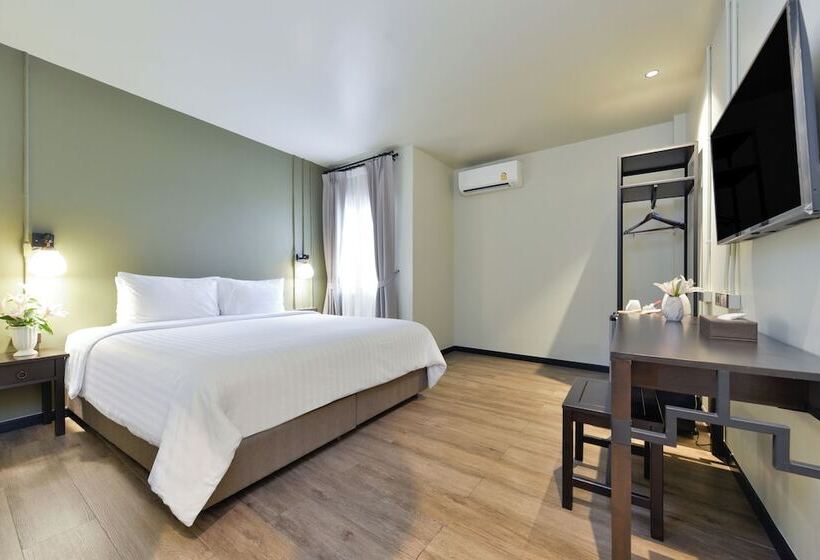 اتاق سوپریور, Old Thai Heng