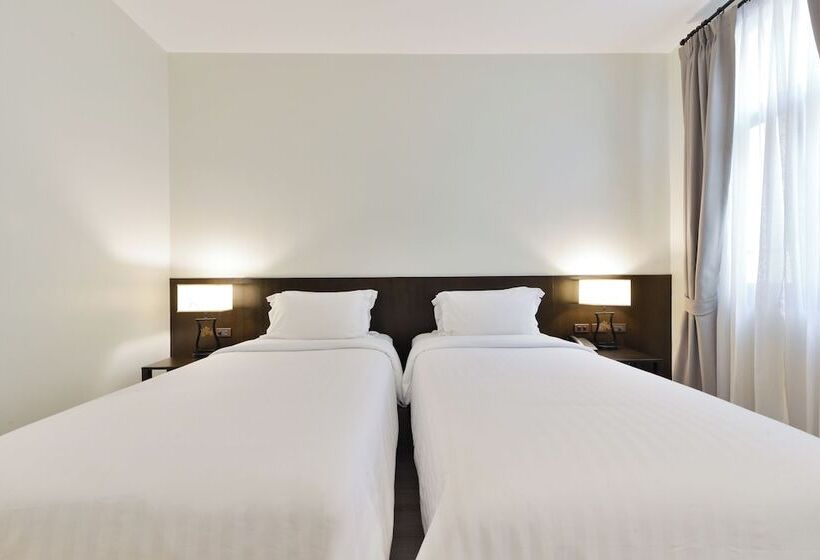 اتاق لوکس, Old Thai Heng