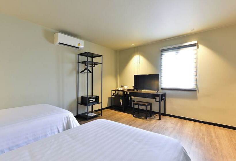 اتاق سوپریور, Old Thai Heng