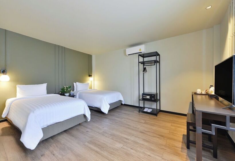 اتاق سوپریور, Old Thai Heng