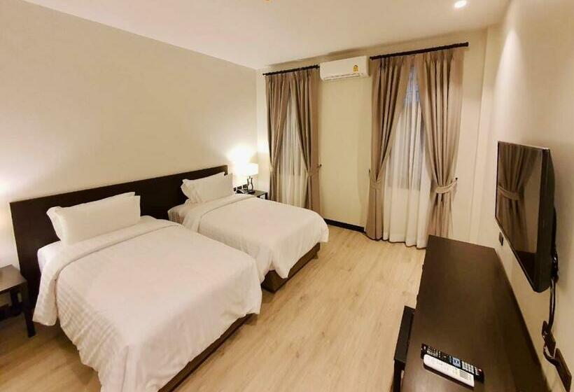 اتاق لوکس, Old Thai Heng