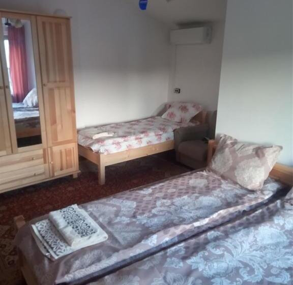 اتاق استاندارد چهار تخته, Mercury Guest House