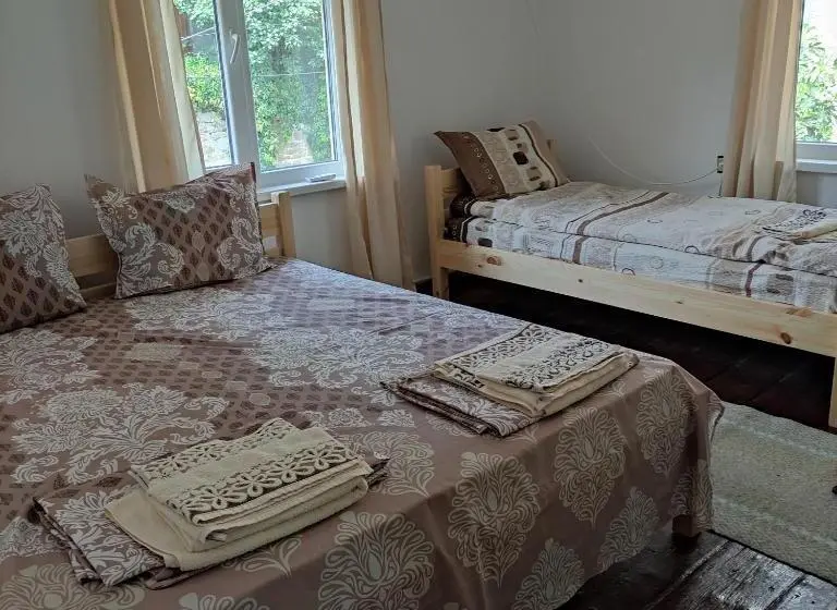 庭の見えるスタンダードトリプルルーム, Mercury Guest House