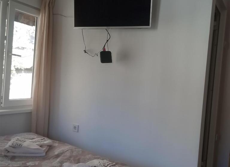 庭の見えるスタンダードトリプルルーム, Mercury Guest House