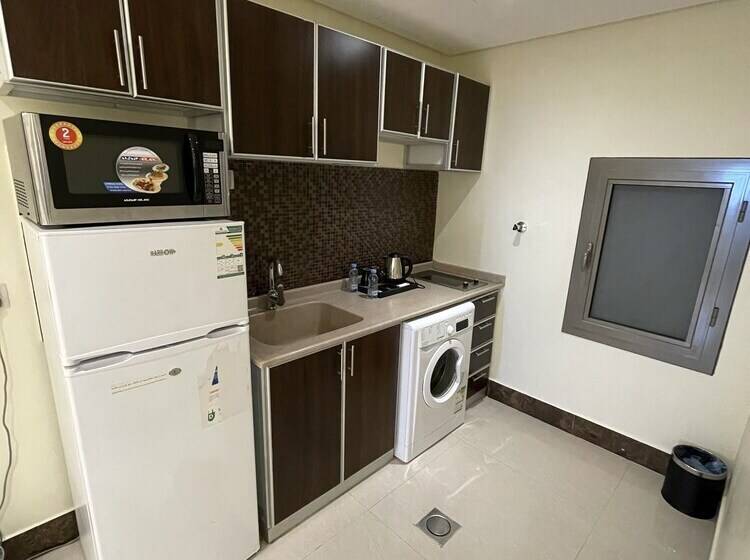 דירת שלושה חדרים, شقة فاخرة بالخبر  حي الحمراء