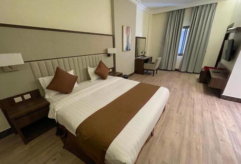 דירת שלושה חדרים, شقة فاخرة بالخبر  حي الحمراء