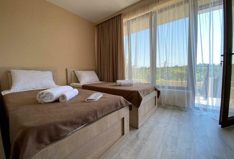 اتاق استاندارد سه نفره, Lake House