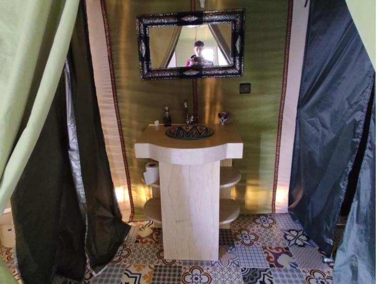 اتاق راحتی سه تخته, Merzouga Family Luxury Camp