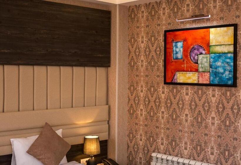 سوییت جونیور, Parkway Inn Hotel & Spa