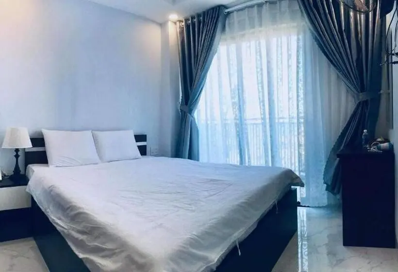 اتاق استاندارد با بالکن و چشم‌انداز دریا, Tân Thi