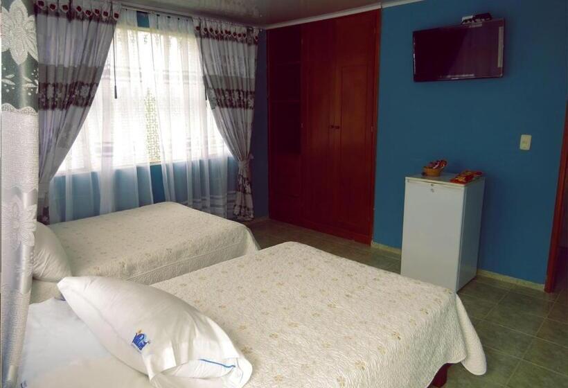 غرفه قياسيه سريرين مزدوجين, Villaloren