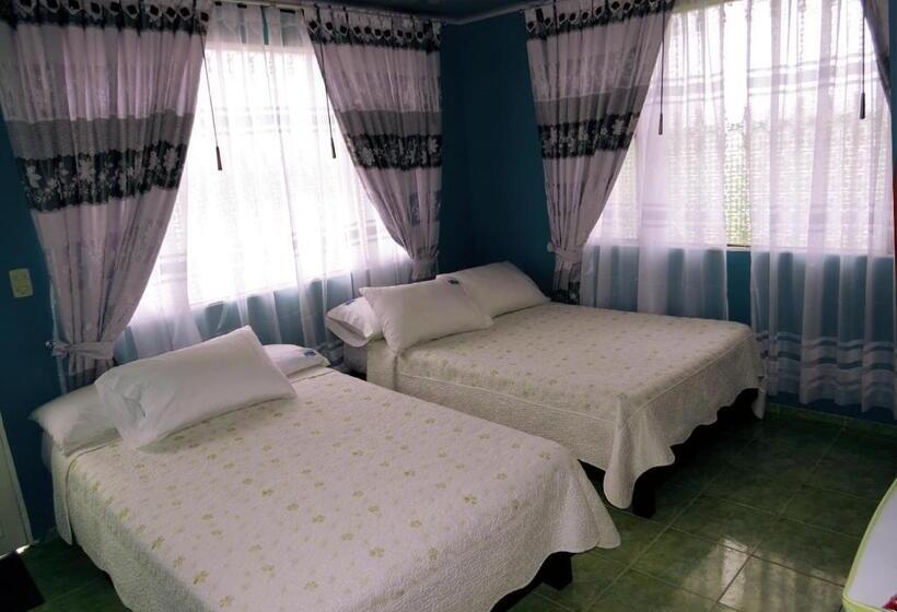 غرفه قياسيه سريرين مزدوجين, Villaloren