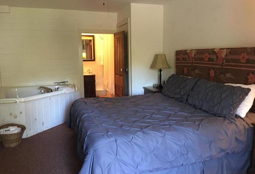 キングサイズベッドのデラックスルーム, River House Inn