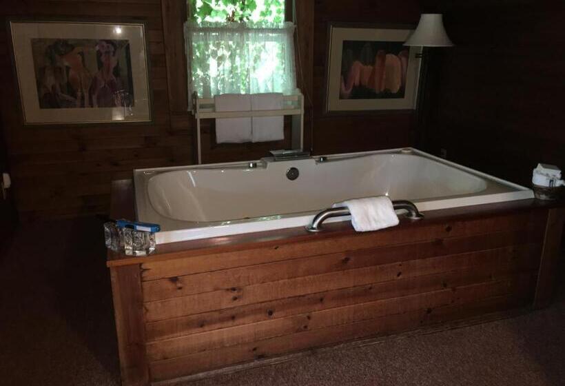 キングサイズベッドのデラックスルーム, River House Inn