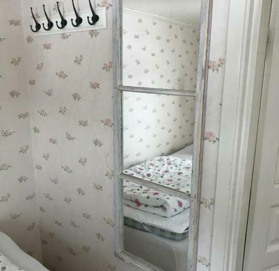 バス共有のスタンダードルーム, Bull August Gård Vandrarhem/hostel