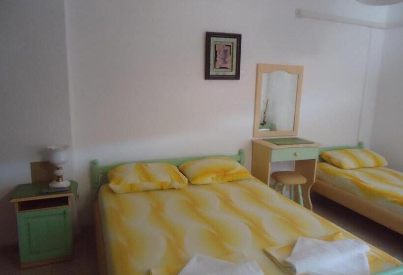 غرفة قياسية ثلاثية, хотел тихия кът