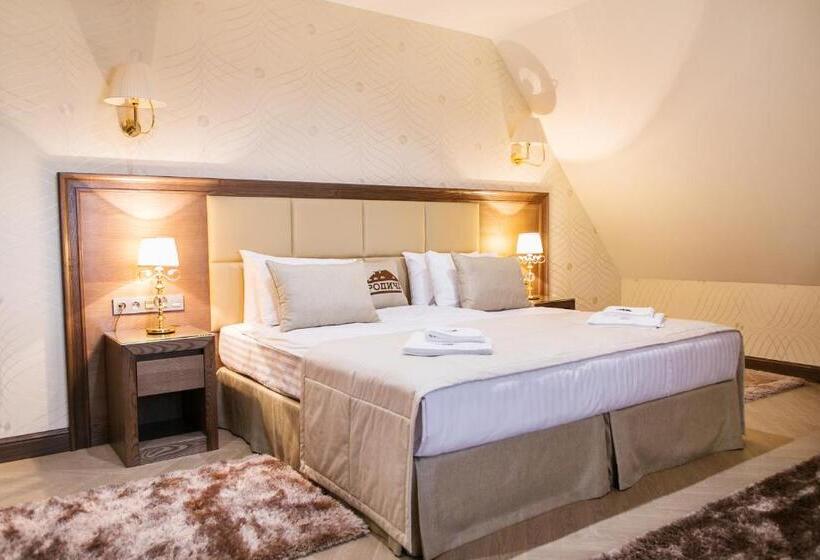 جناح جونيور, родичі