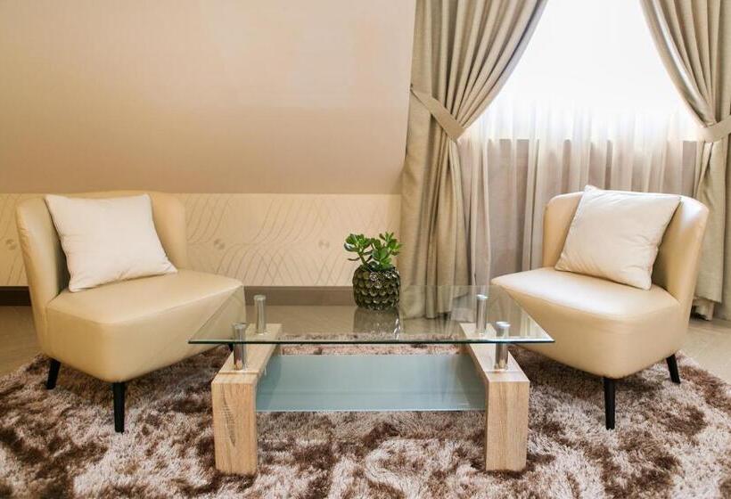 جناح جونيور, родичі