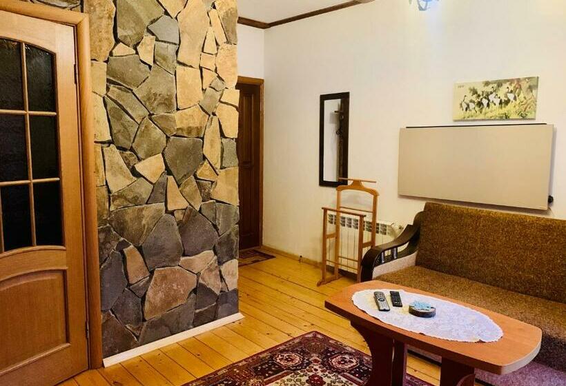 اتاق استاندارد چهار تخته, Chalet Vedmezhe