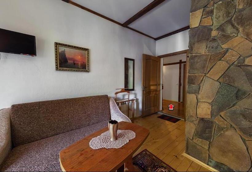 اتاق استاندارد چهارنفره با بالکن, Chalet Vedmezhe